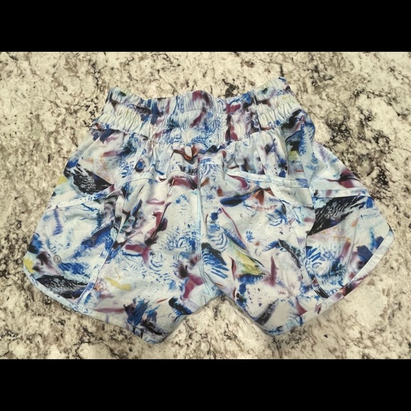 Lululemon Color Splash Shorts - Picture 2 of 4